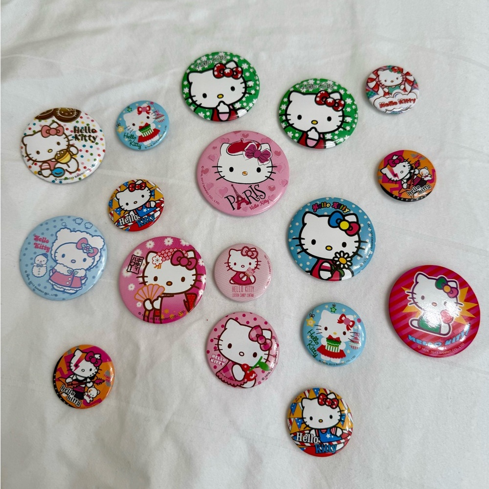 HELLO KITTY Pin Back Buttons 17 Pieces Official Sanrio CO.,LTD